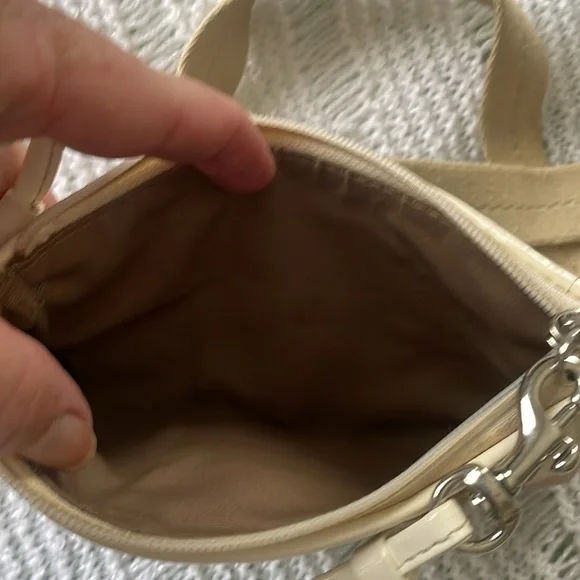 Coach Crossbody & Wristlet Just Needs Cleaning .No tears, holes - Picture 3 of 9